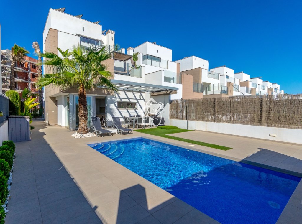Lange Termijn Verhuur - Villa - Urbanización El Raso