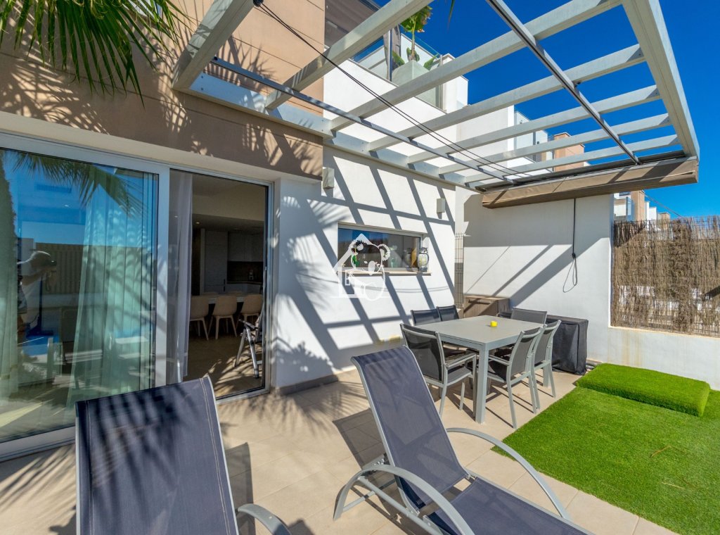 Lange Termijn Verhuur - Villa - Urbanización El Raso