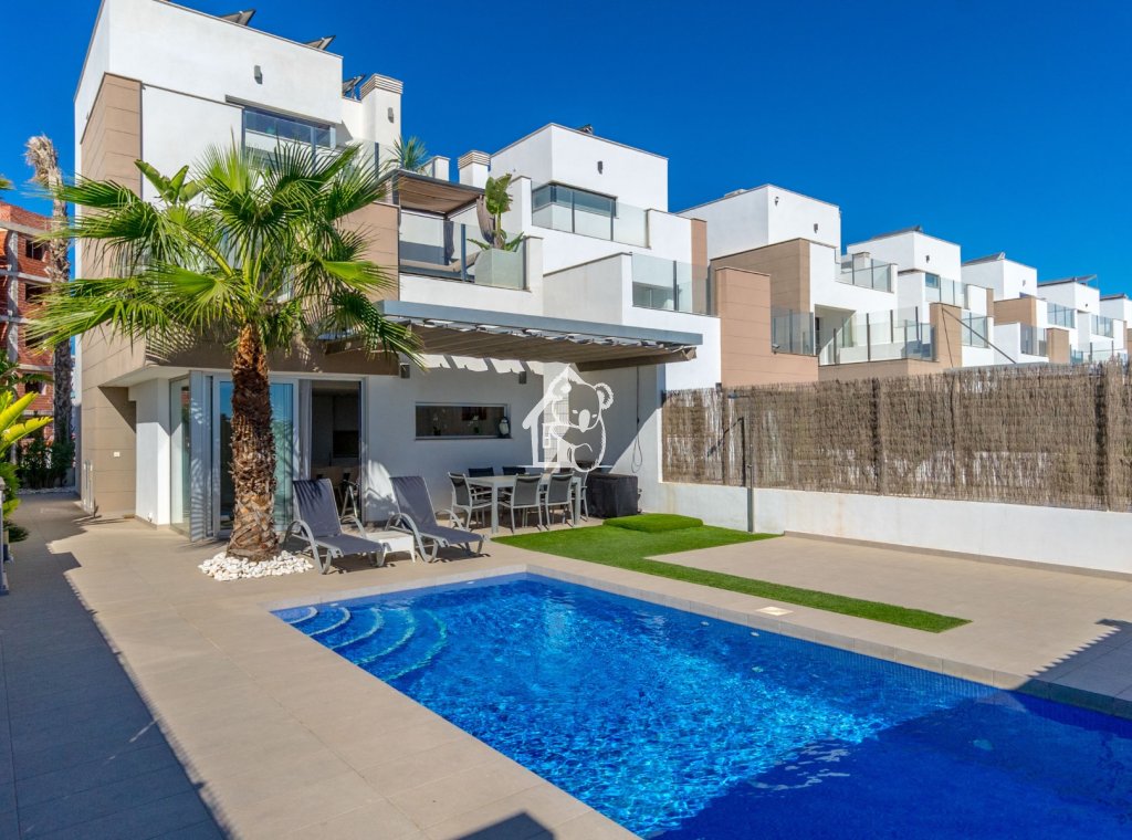 Lange Termijn Verhuur - Villa - Urbanización El Raso