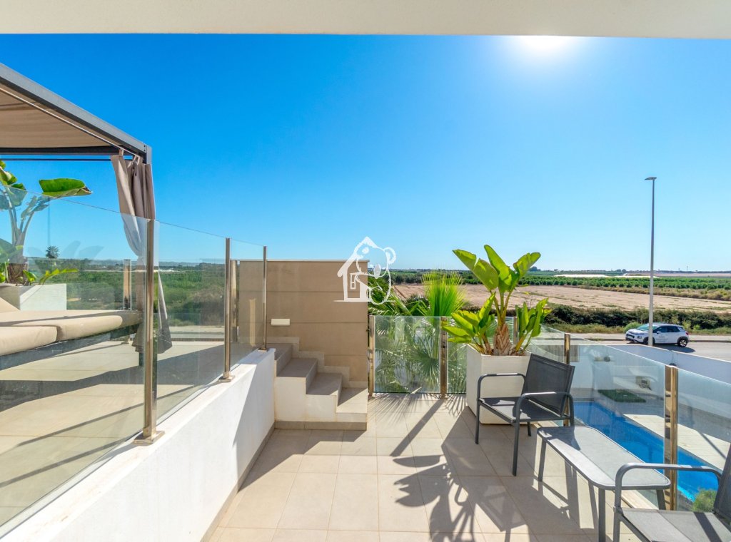 Location - Villa - Urbanización El Raso