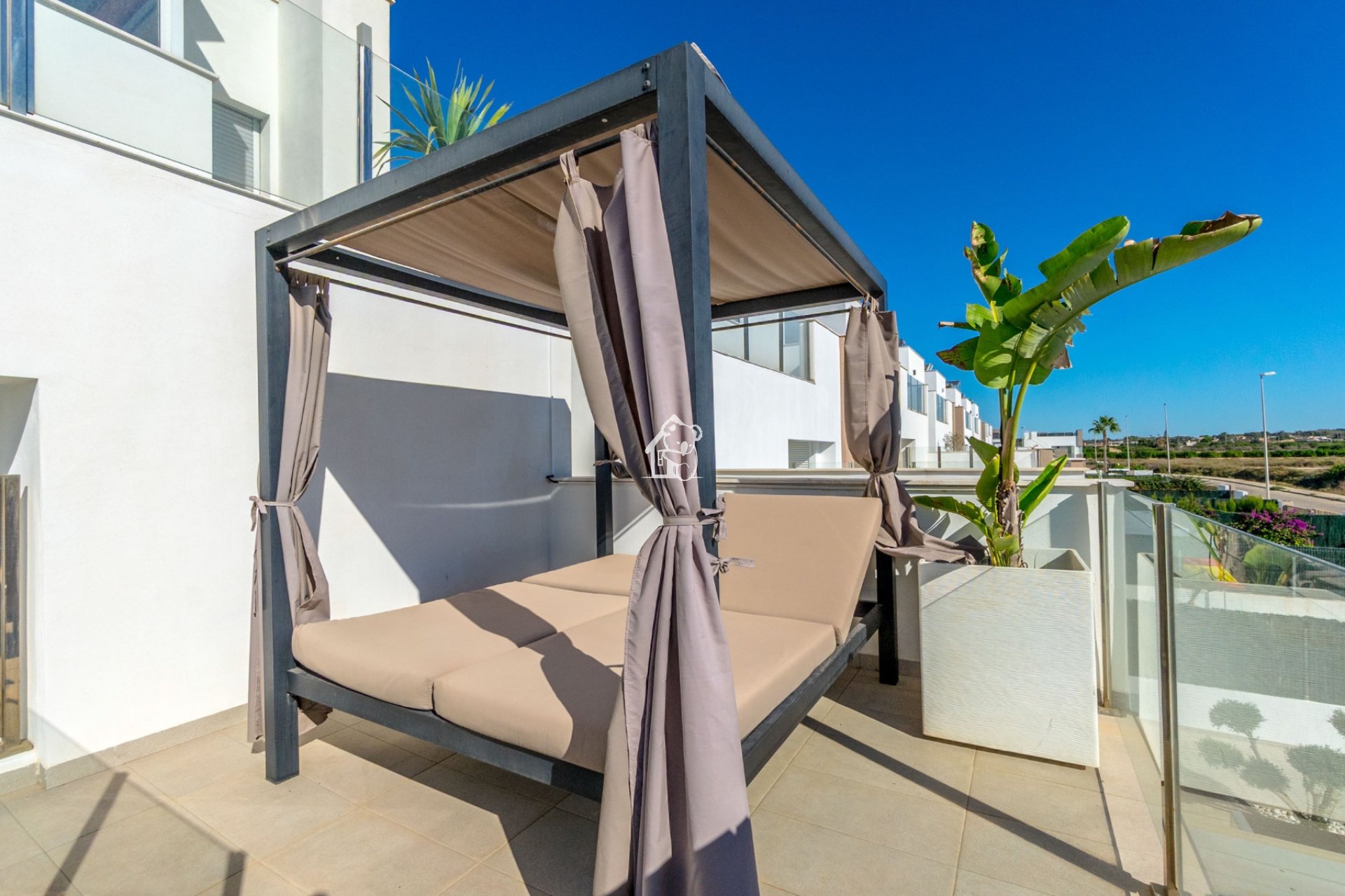 Location - Villa - Urbanización El Raso