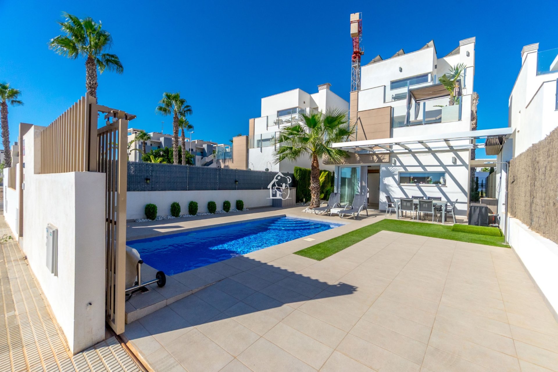 Location - Villa - Urbanización El Raso