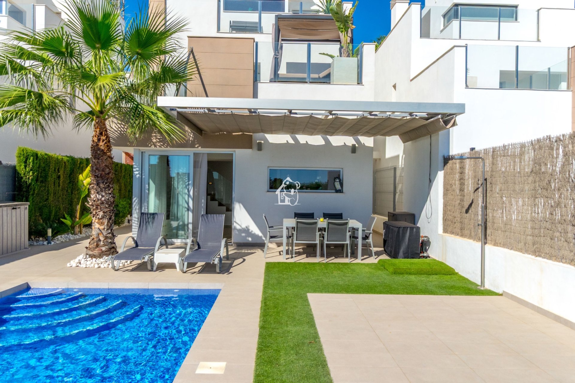 Location - Villa - Urbanización El Raso