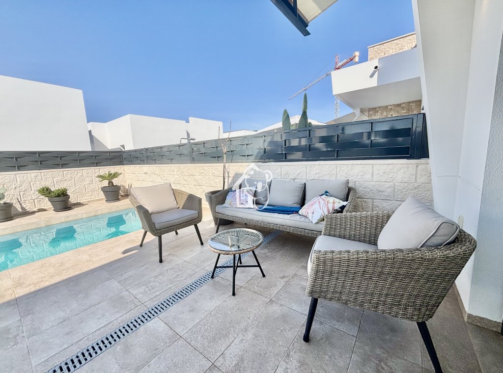 Obra nueva - Adosado - Benijofar