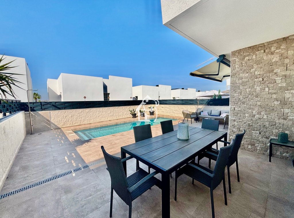 Obra nueva - Adosado - Benijofar