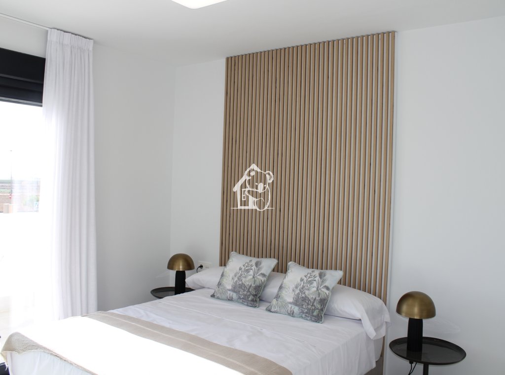 Obra nueva - Adosado - Roldán