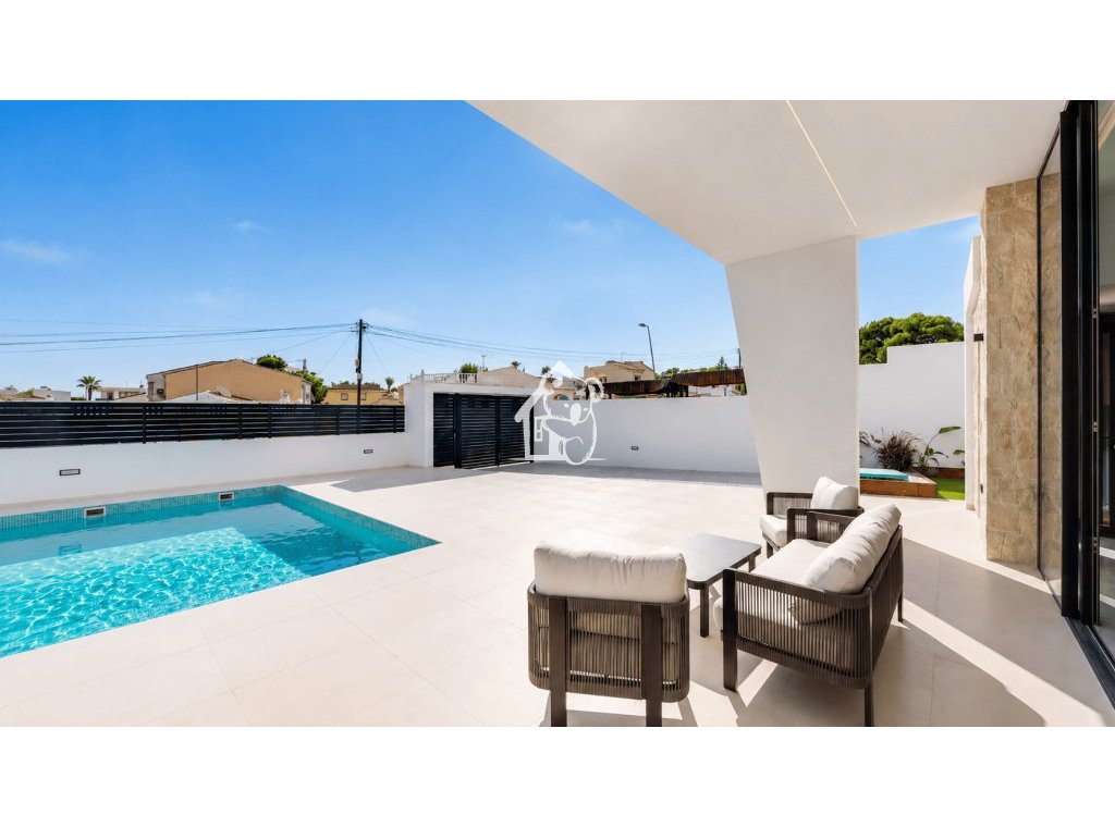 Obra nueva - Adosado - Torrevieja