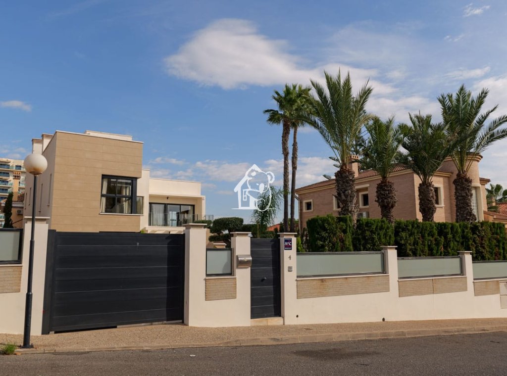 Obra nueva - Villa - Torrevieja