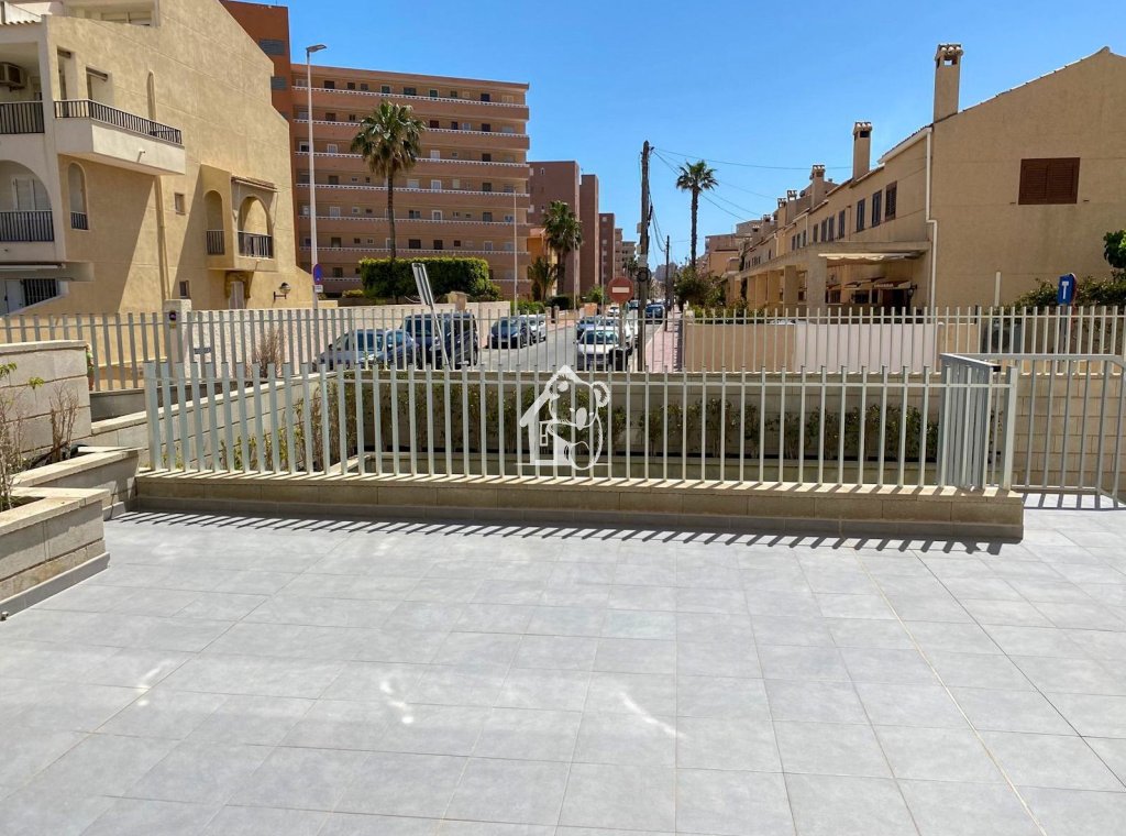 Перепродажа - Квартира / квартира - Torrevieja