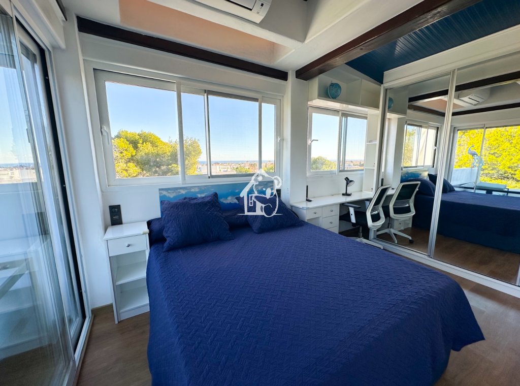 Перепродажа - Villa - Orihuela Costa