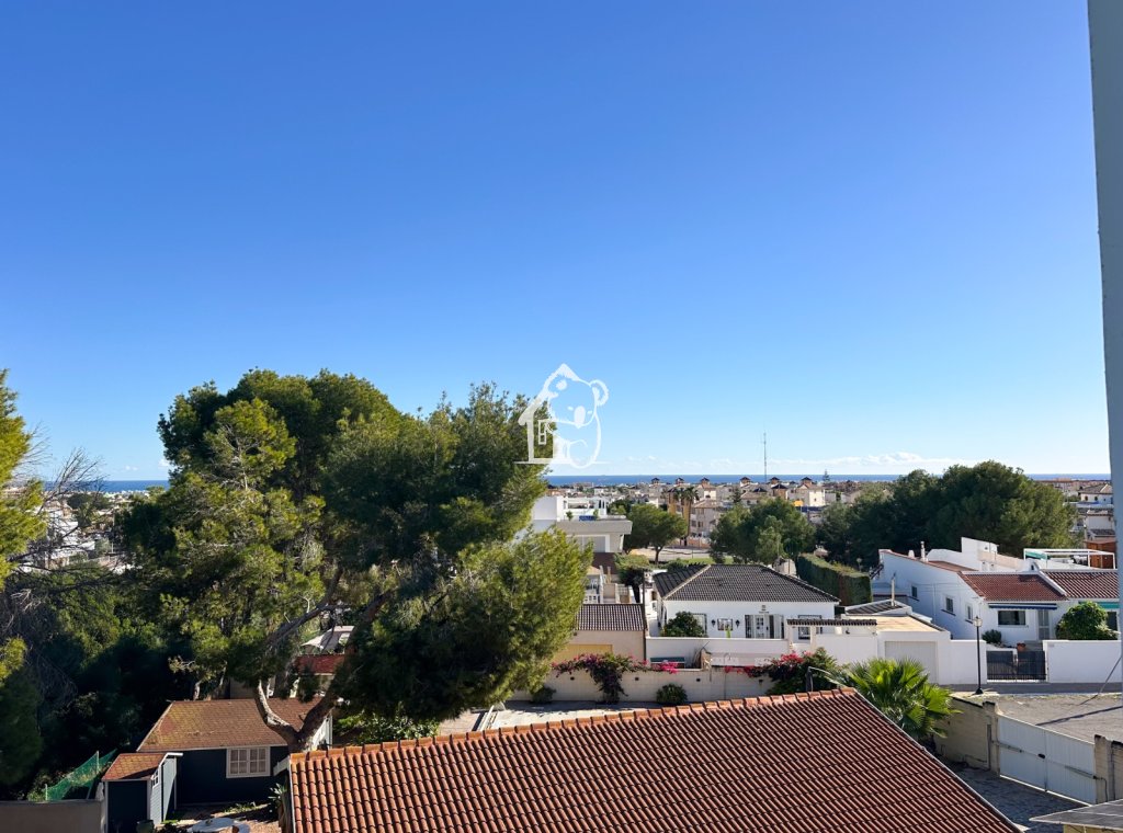 Перепродажа - Villa - Orihuela Costa