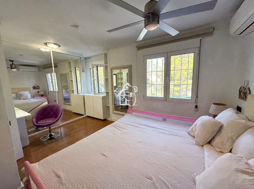 Перепродажа - Villa - Orihuela Costa