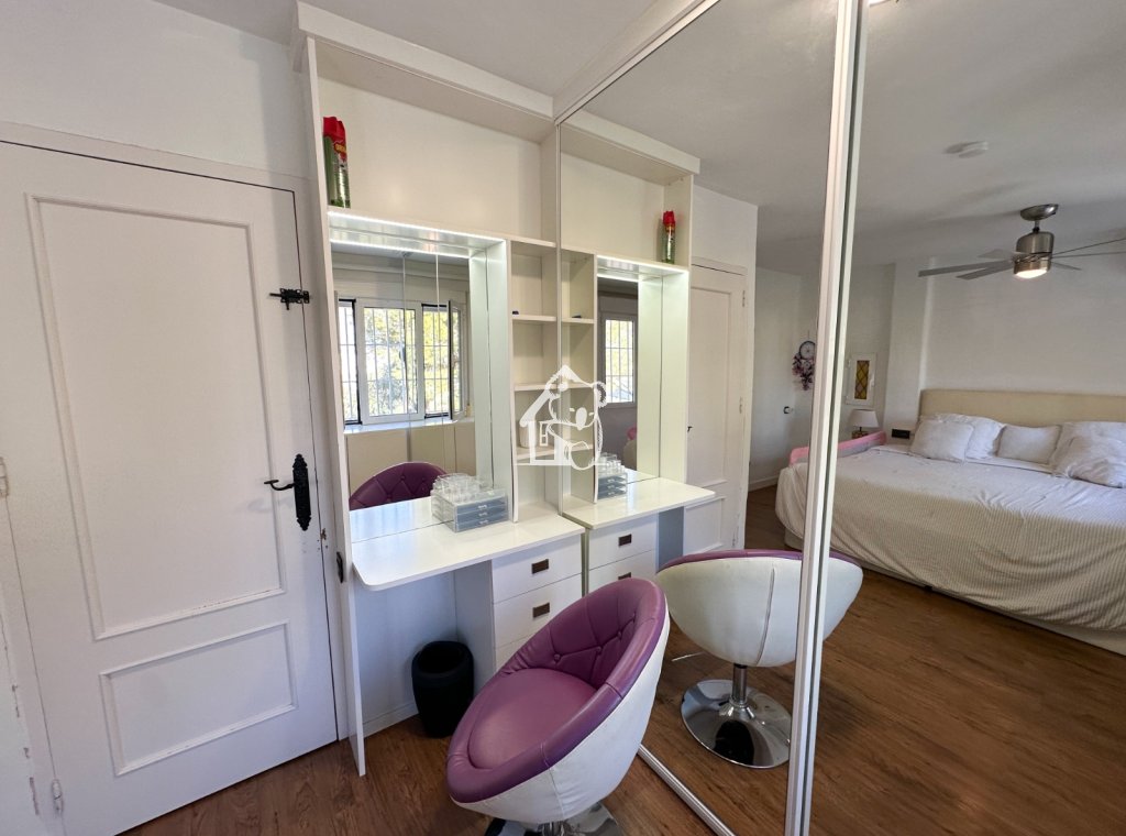 Перепродажа - Villa - Orihuela Costa