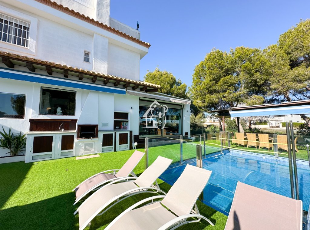 Перепродажа - Villa - Orihuela Costa