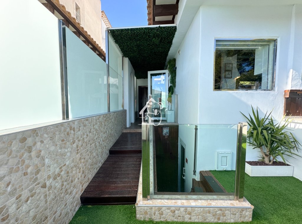 Перепродажа - Villa - Orihuela Costa