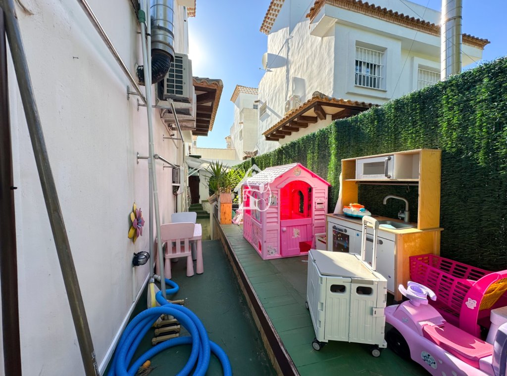 Перепродажа - Villa - Orihuela Costa