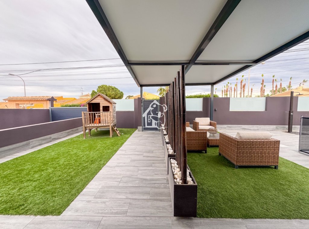 Перепродажа - Villa - Torrevieja - La Siesta - El Salado -  Torreta