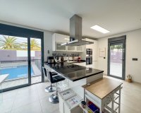 Перепродажа - Villa - Torrevieja - La Siesta - El Salado -  Torreta