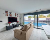 Перепродажа - Villa - Torrevieja - La Siesta - El Salado -  Torreta