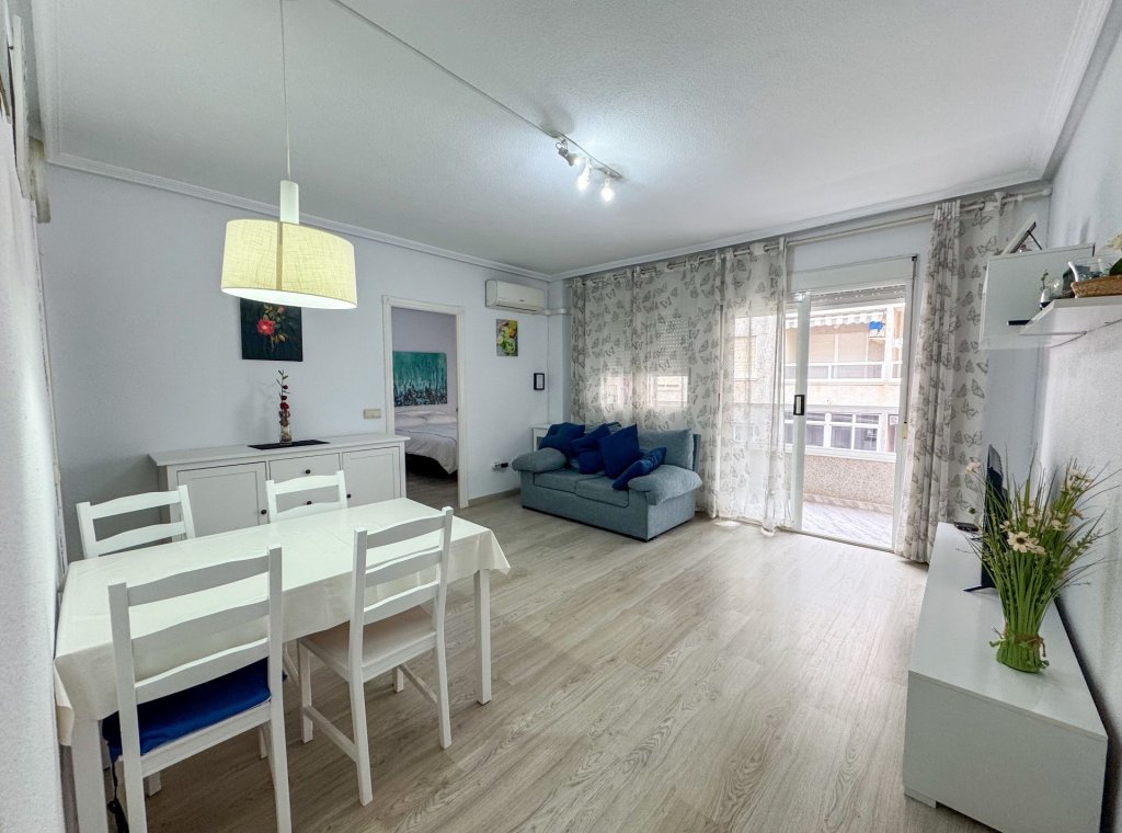 Rental - Apartment / flat - Torrevieja - Torrevieja Centro