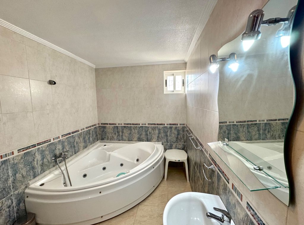 Rental - Villa - Urbanización El Raso