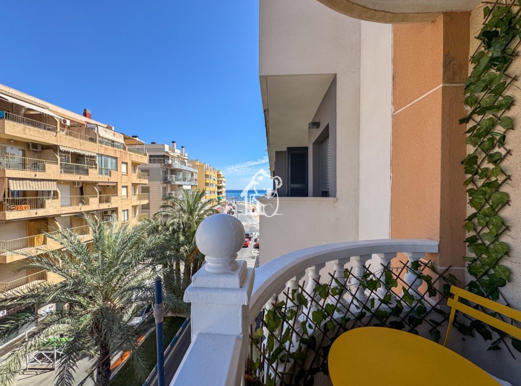 Resale - Apartment / flat - Torrevieja - Playa del Cura