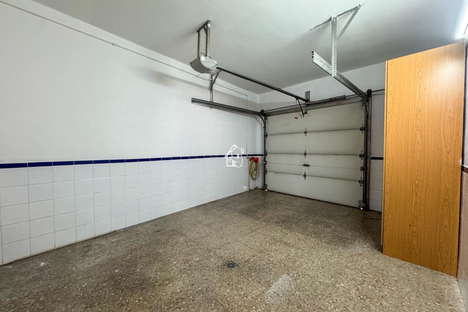 Resale - Town Houses - Arneva