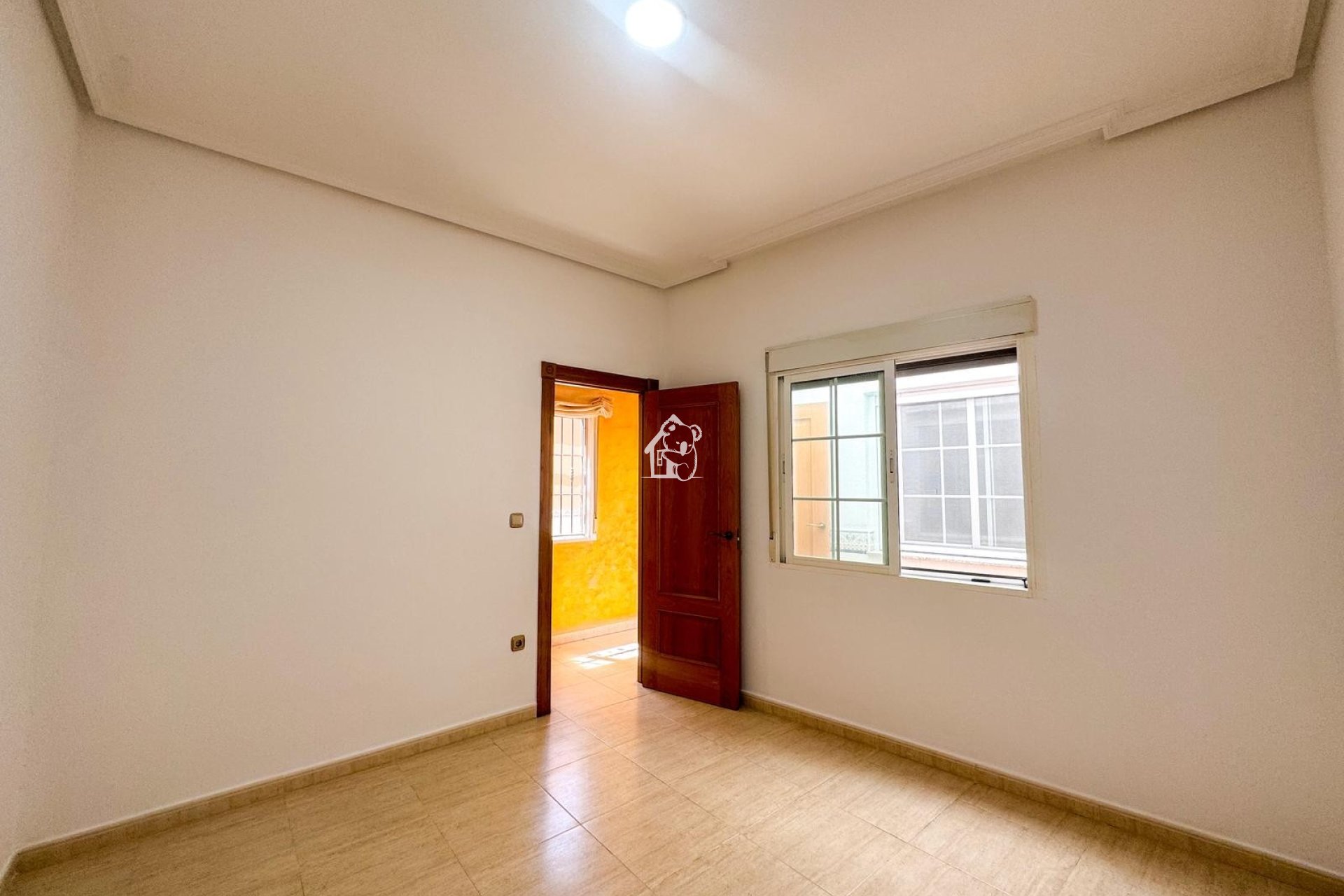 Resale - Town Houses - Arneva