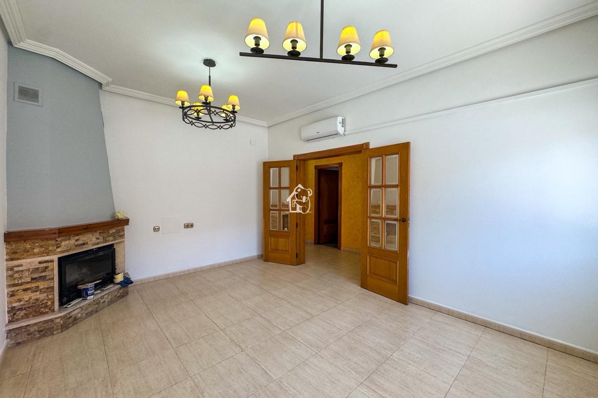 Resale - Town Houses - Arneva