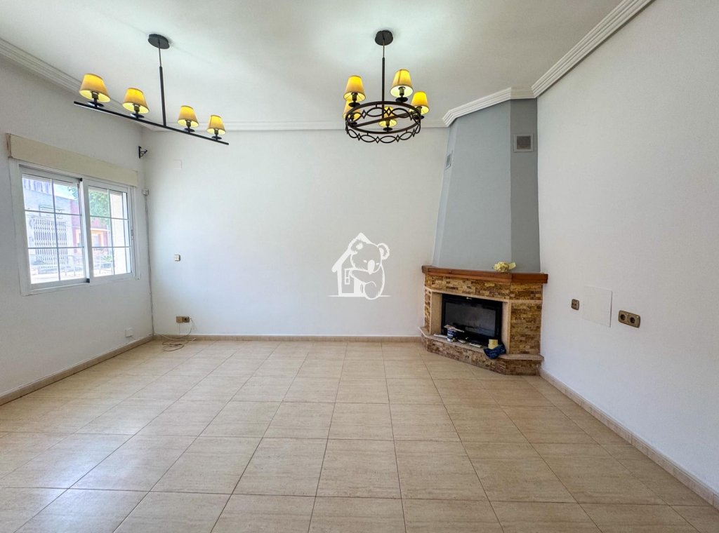 Resale - Town Houses - Arneva