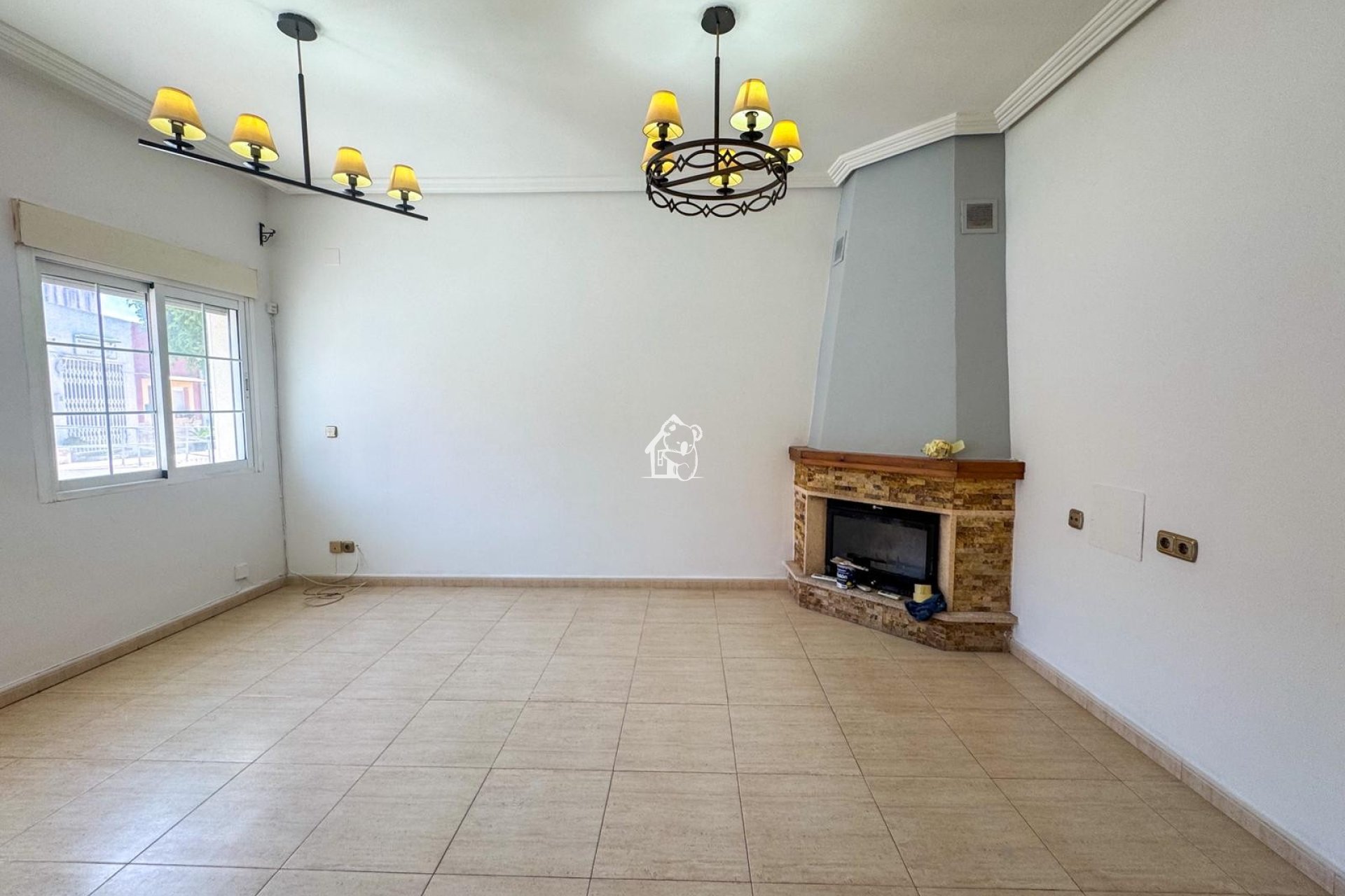 Resale - Town Houses - Arneva