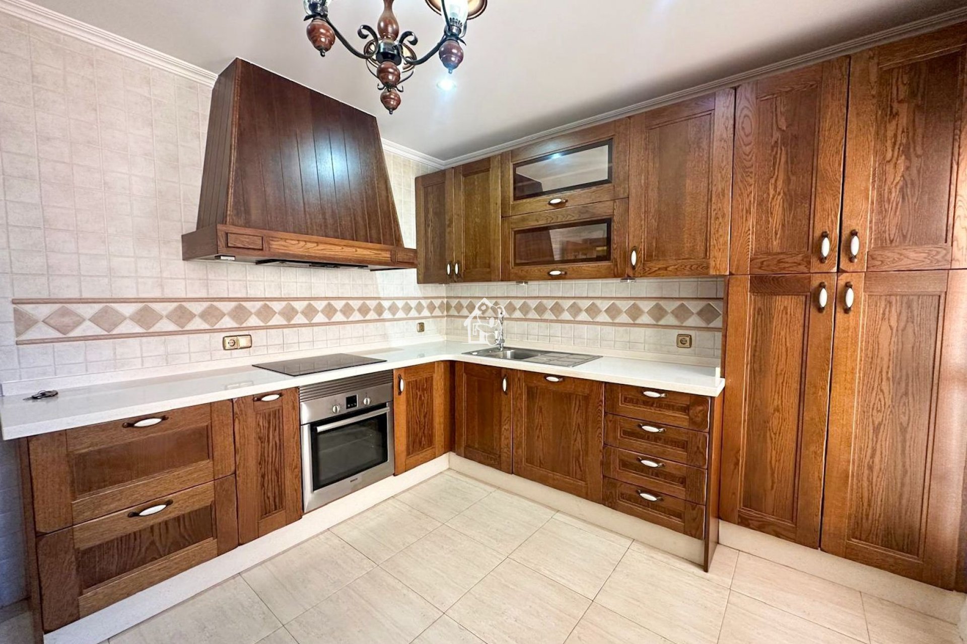Resale - Town Houses - Arneva