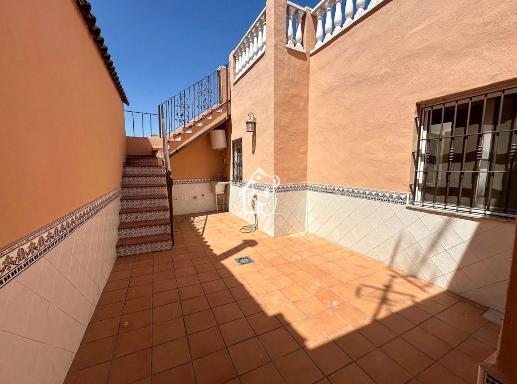 Resale - Town Houses - Arneva