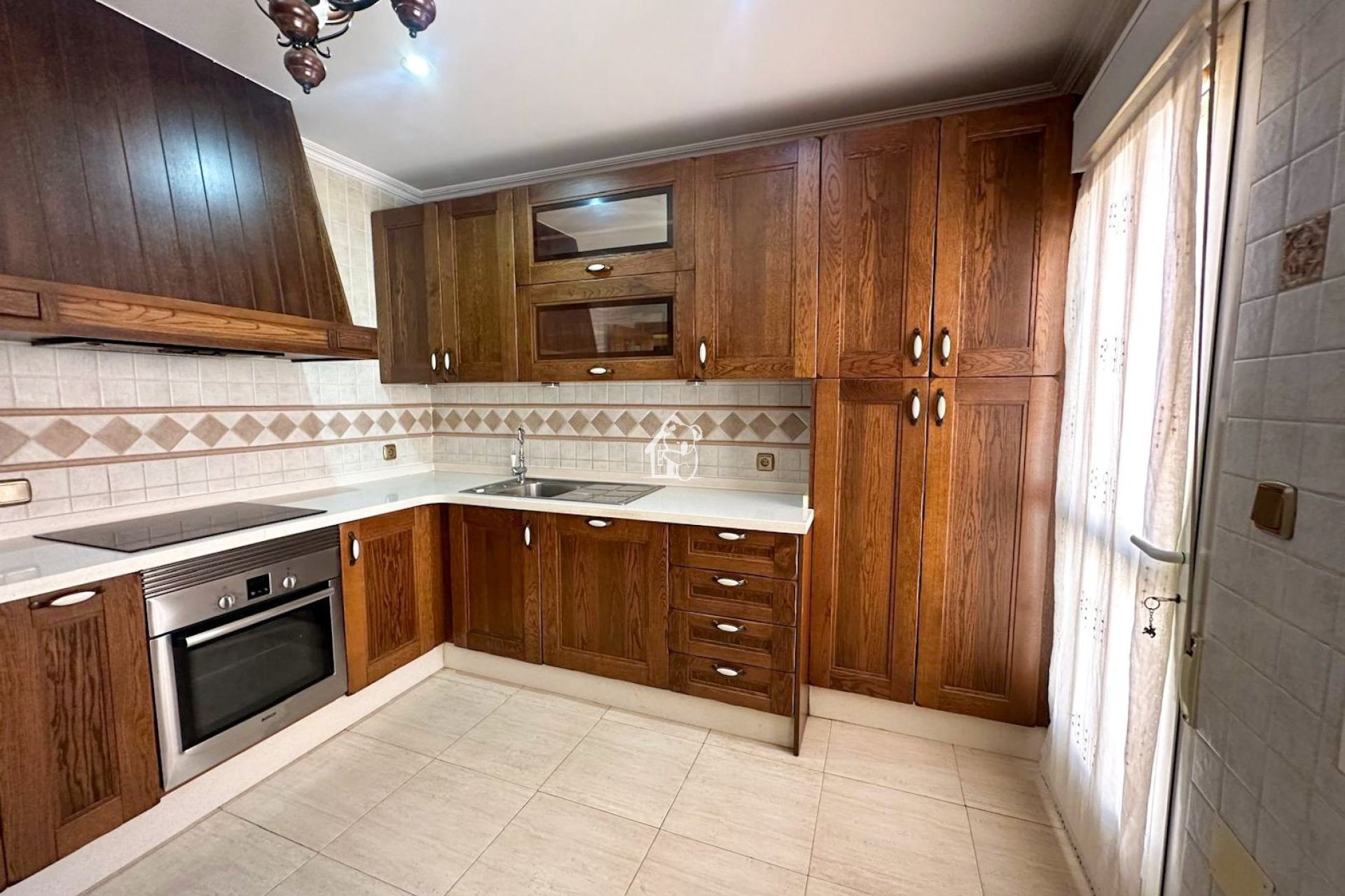 Resale - Town Houses - Arneva