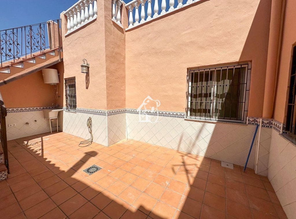 Resale - Town Houses - Arneva