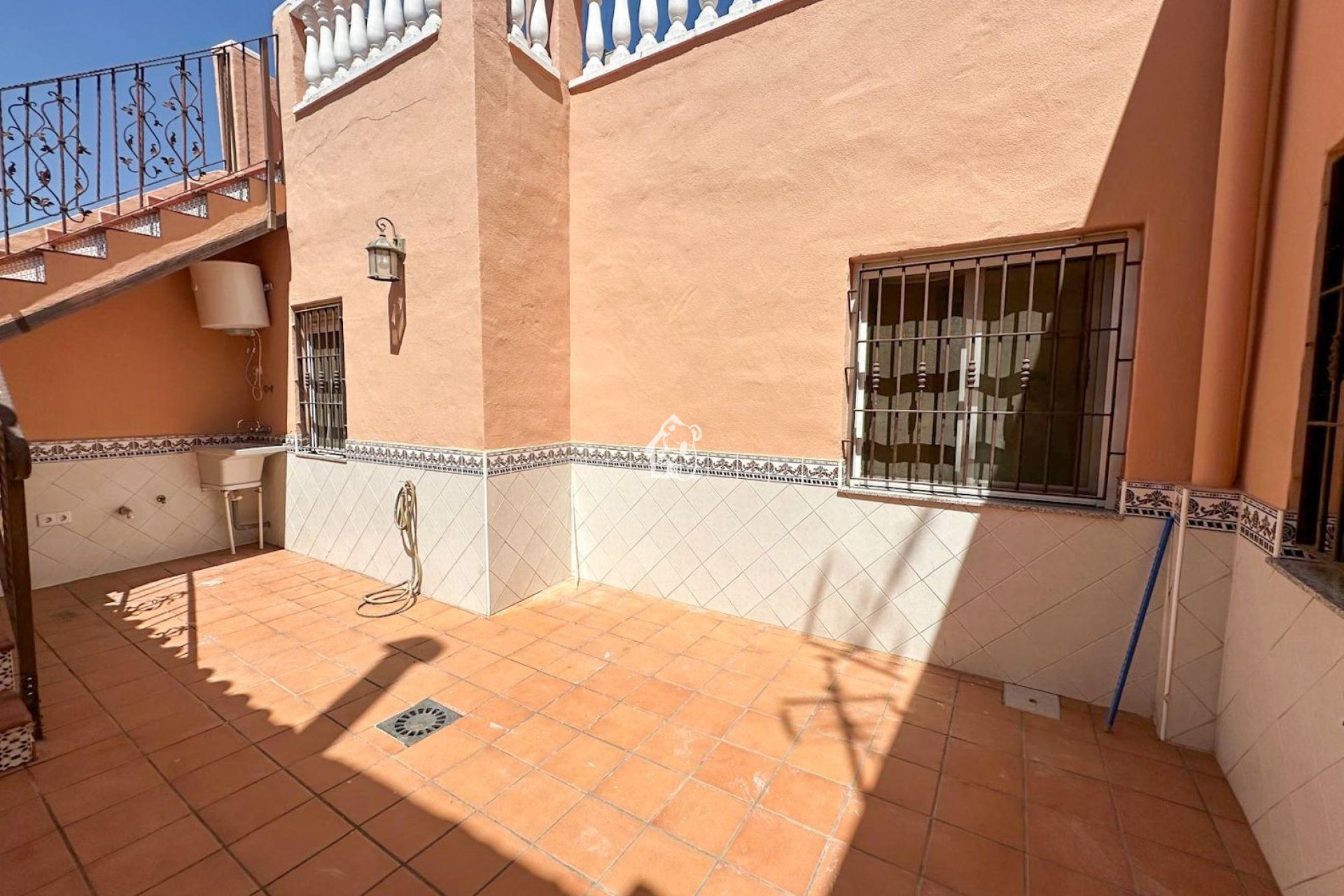 Resale - Town Houses - Arneva