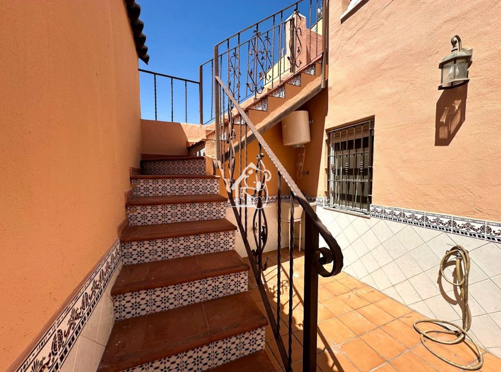 Resale - Town Houses - Arneva