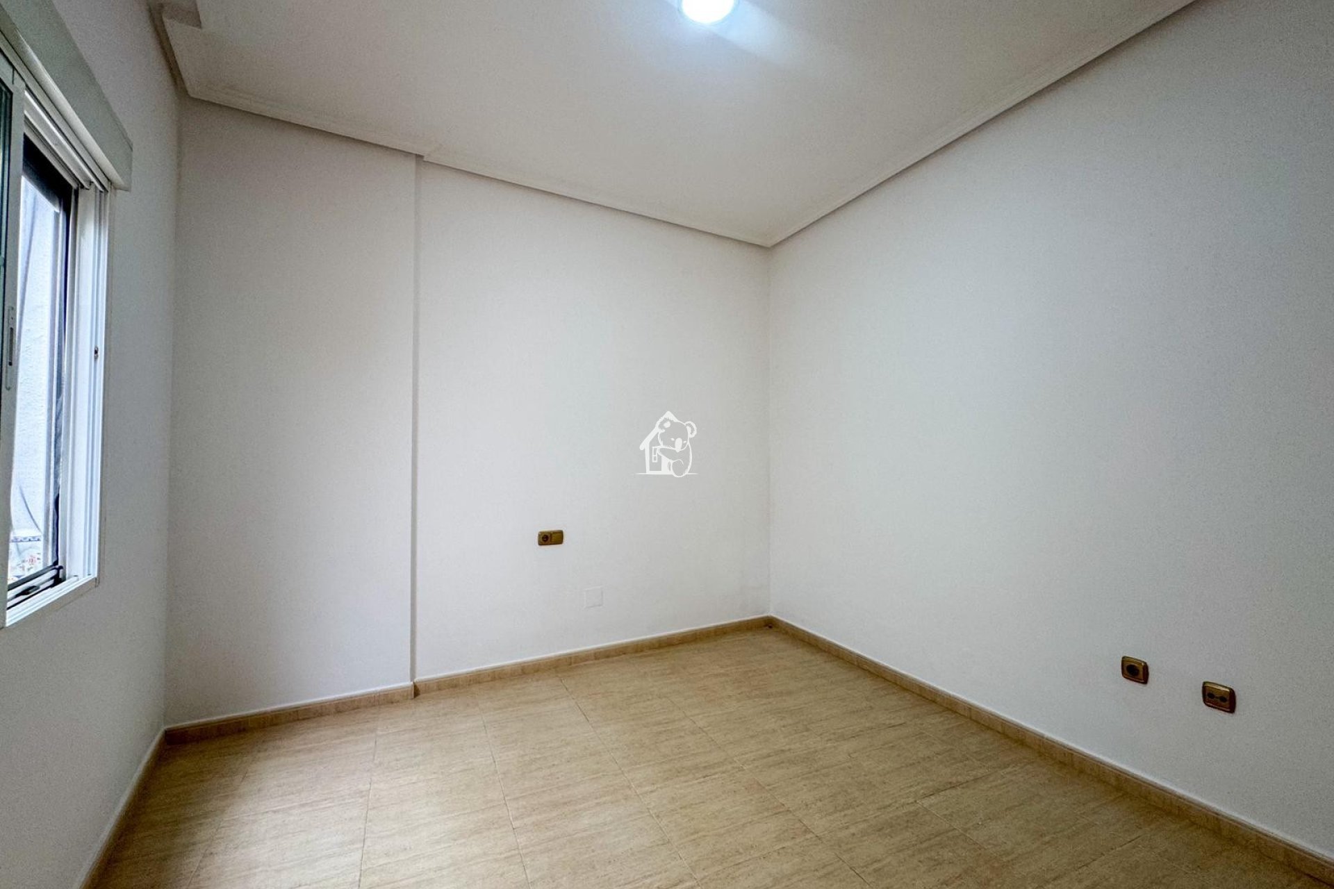 Resale - Town Houses - Arneva