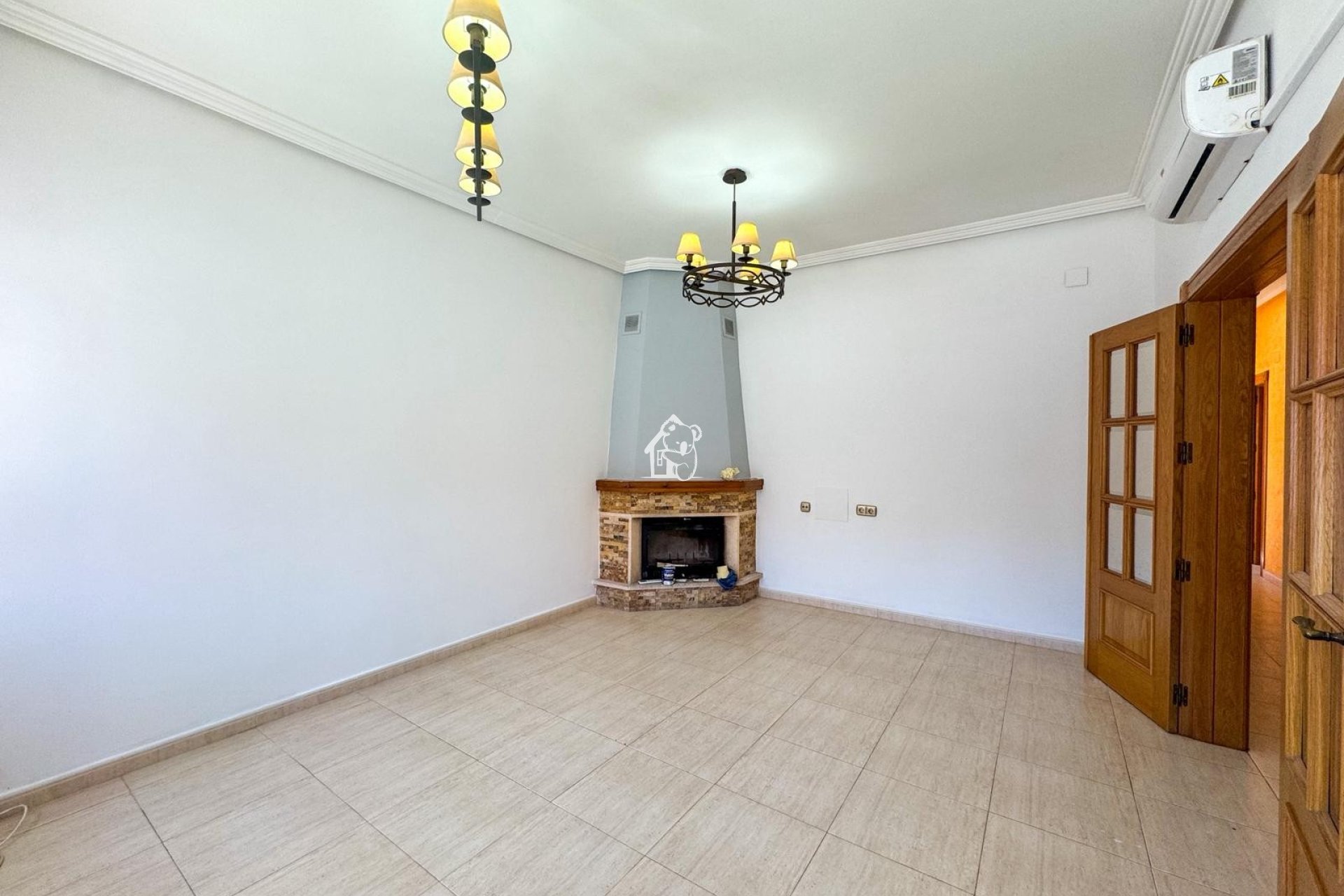 Resale - Town Houses - Arneva