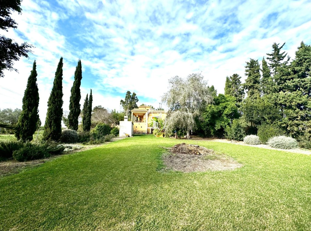 Resale - Villa - Daya Nueva