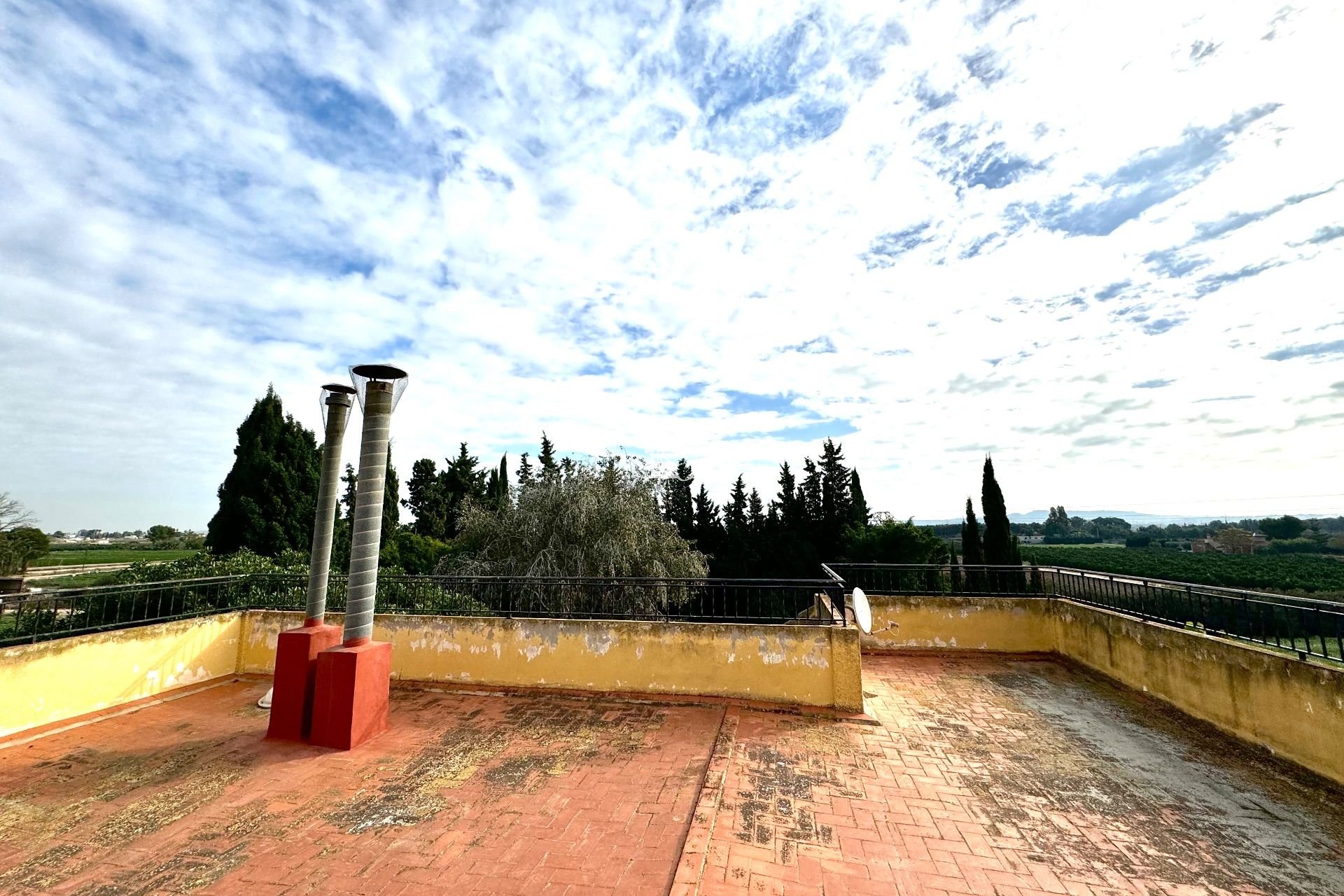 Resale - Villa - Daya Nueva