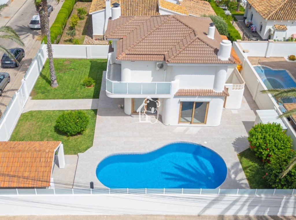 Resale - Villa - Orihuela Costa - Cabo roig - La Zenia