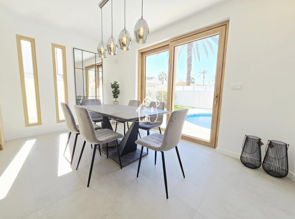 Resale - Villa - Orihuela Costa - Cabo roig - La Zenia