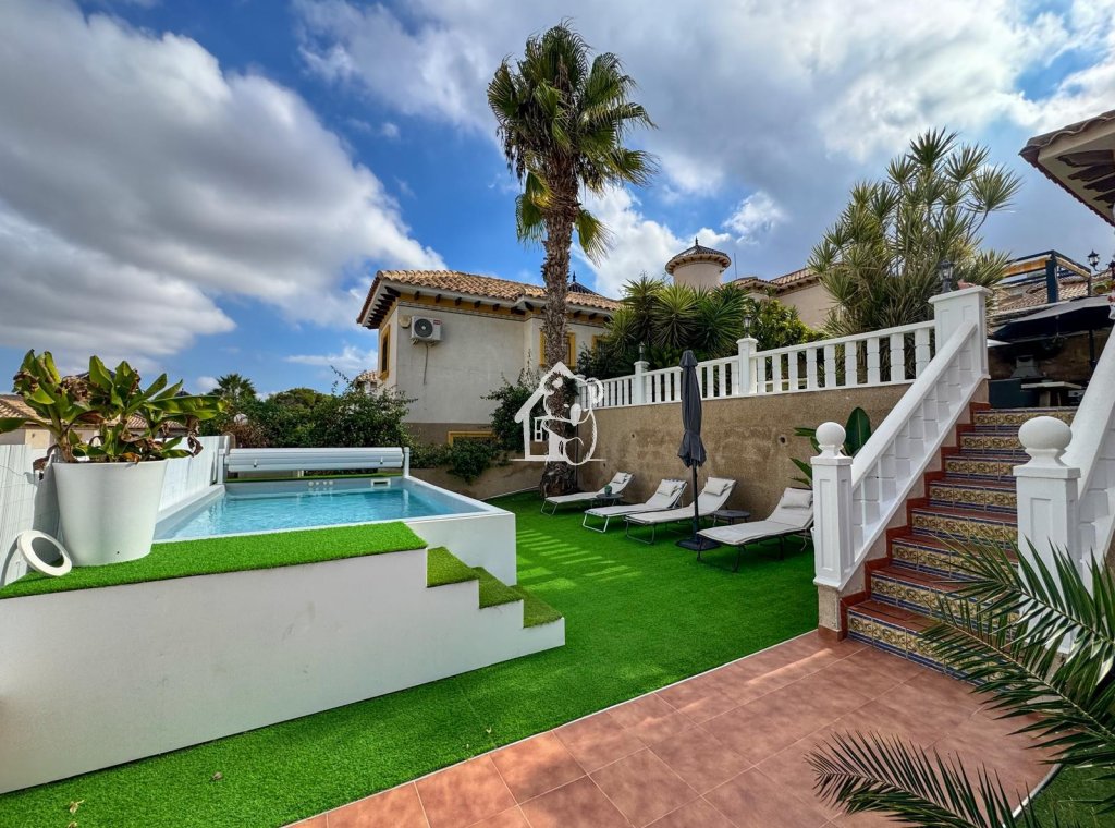 Resale - Villa - Orihuela Costa - Villamartín