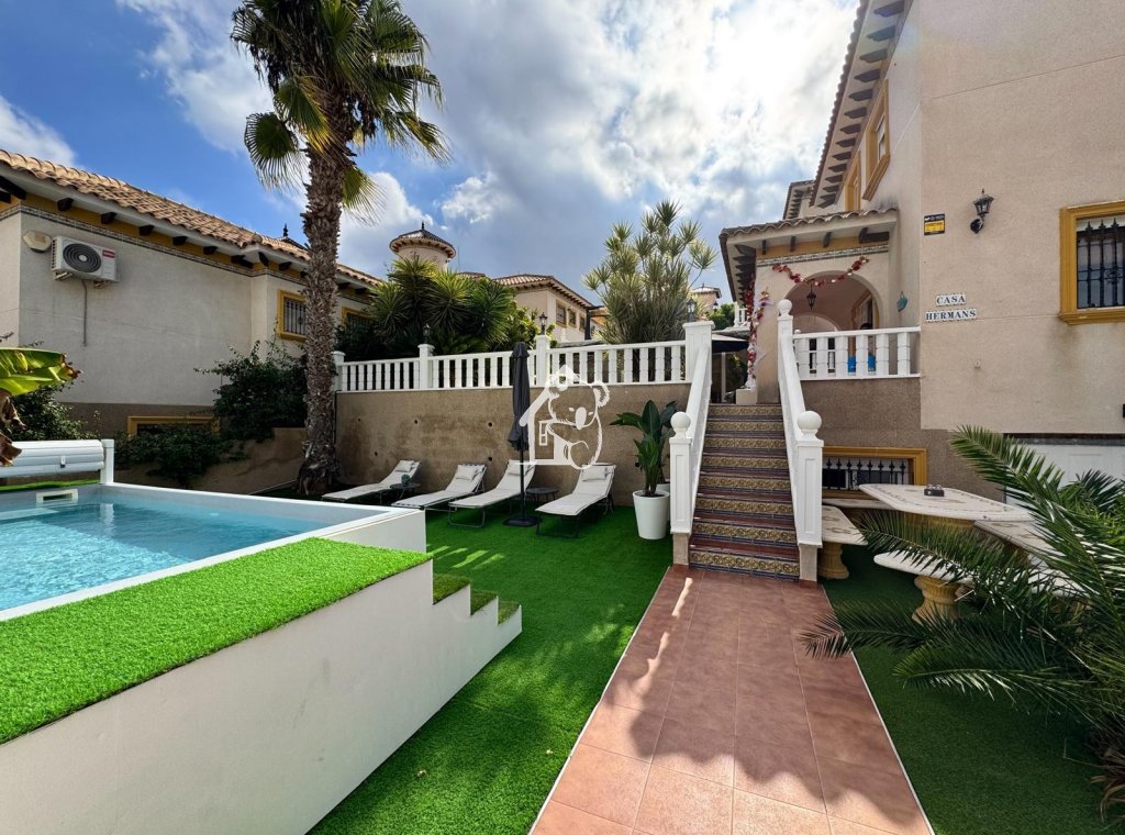 Resale - Villa - Orihuela Costa - Villamartín