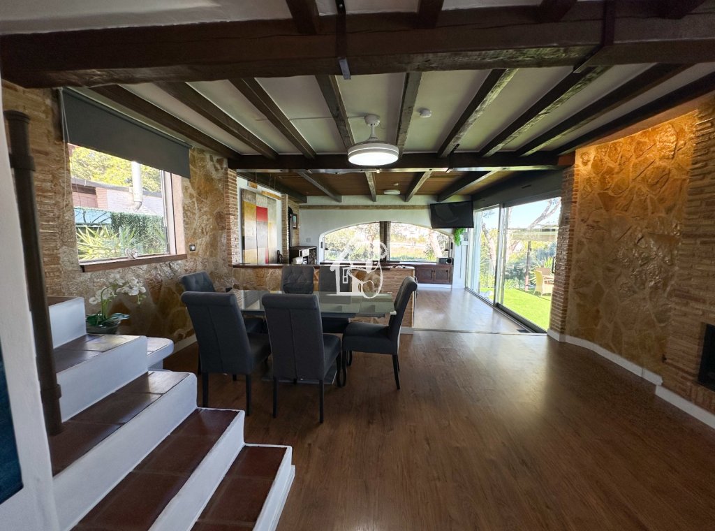 Resale - Villa - Orihuela Costa