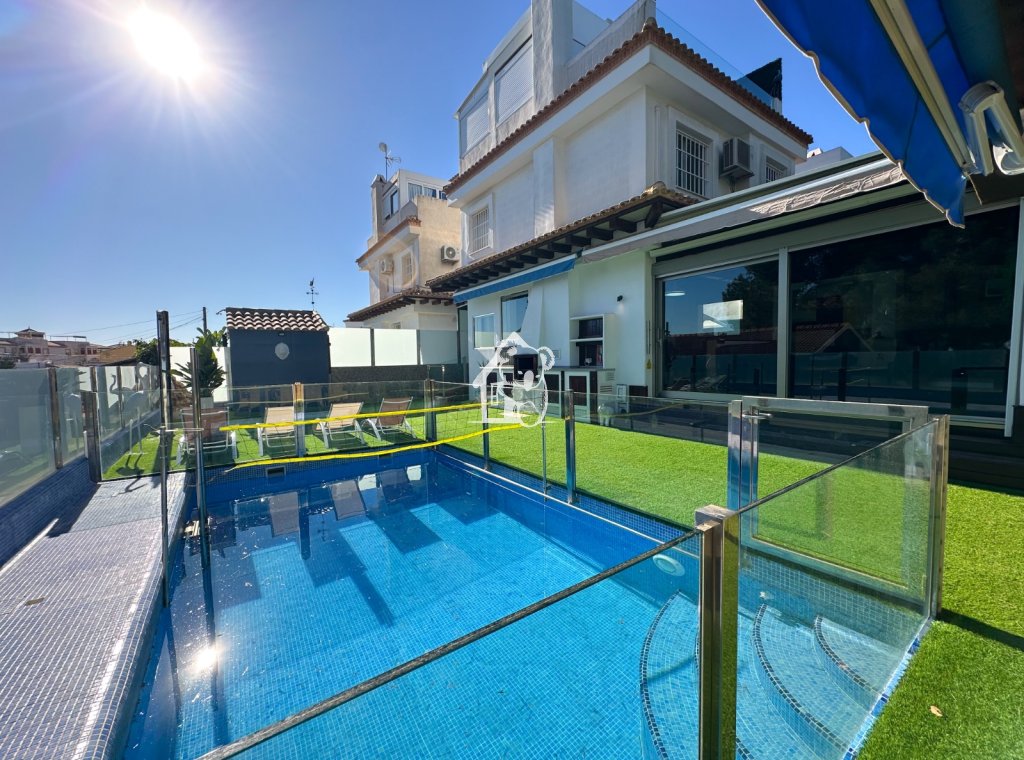 Resale - Villa - Orihuela Costa