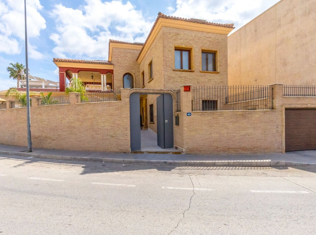 Resale - Villa - Orihuela