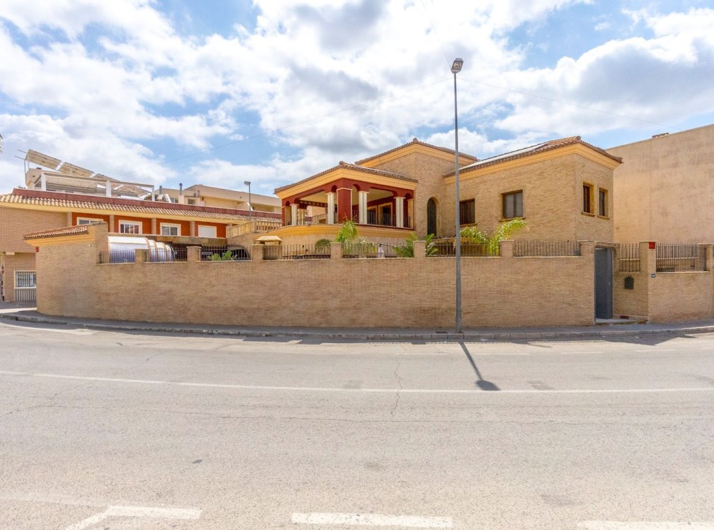 Resale - Villa - Orihuela