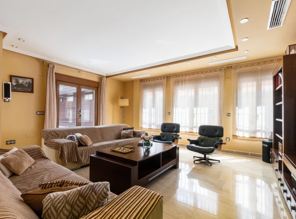 Resale - Villa - Orihuela